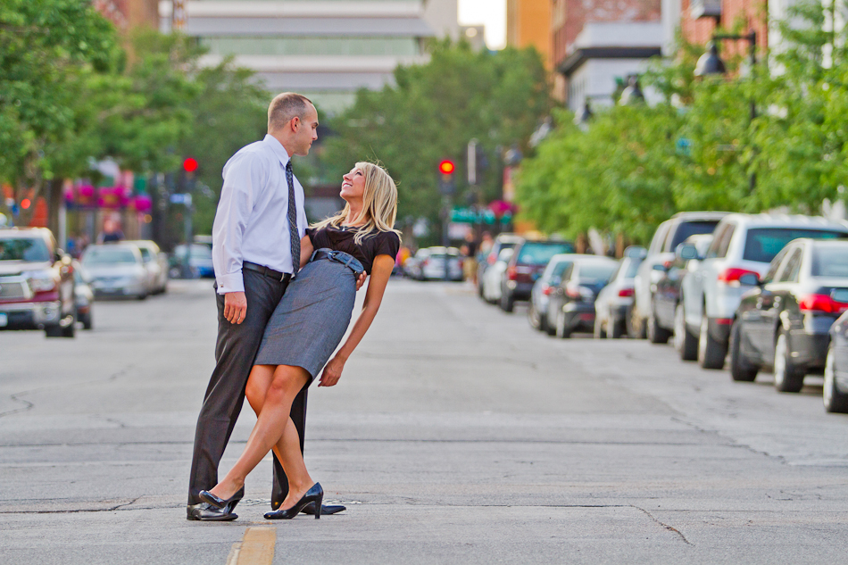 des moines iowa engagement photos downtown