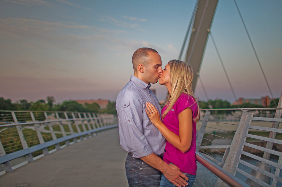 des moines iowa engagement photos downtown