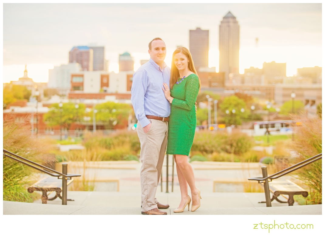 des moines sunset engagement photo