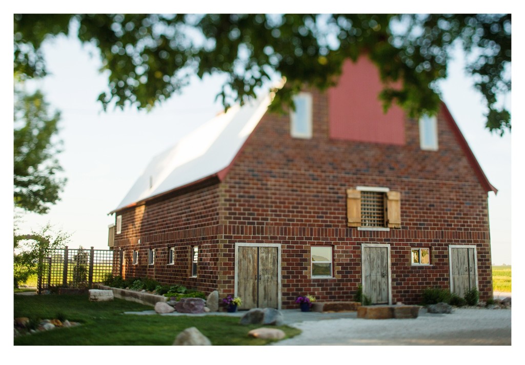 des moines rustic barn wedding venue