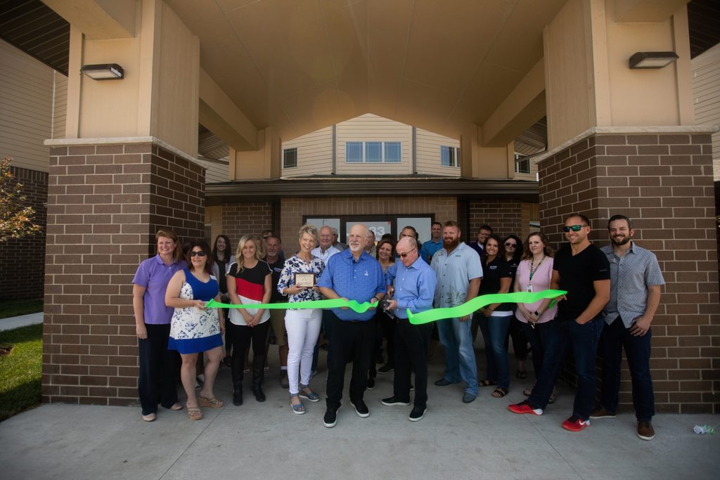 des moines ribbon cutting photographer