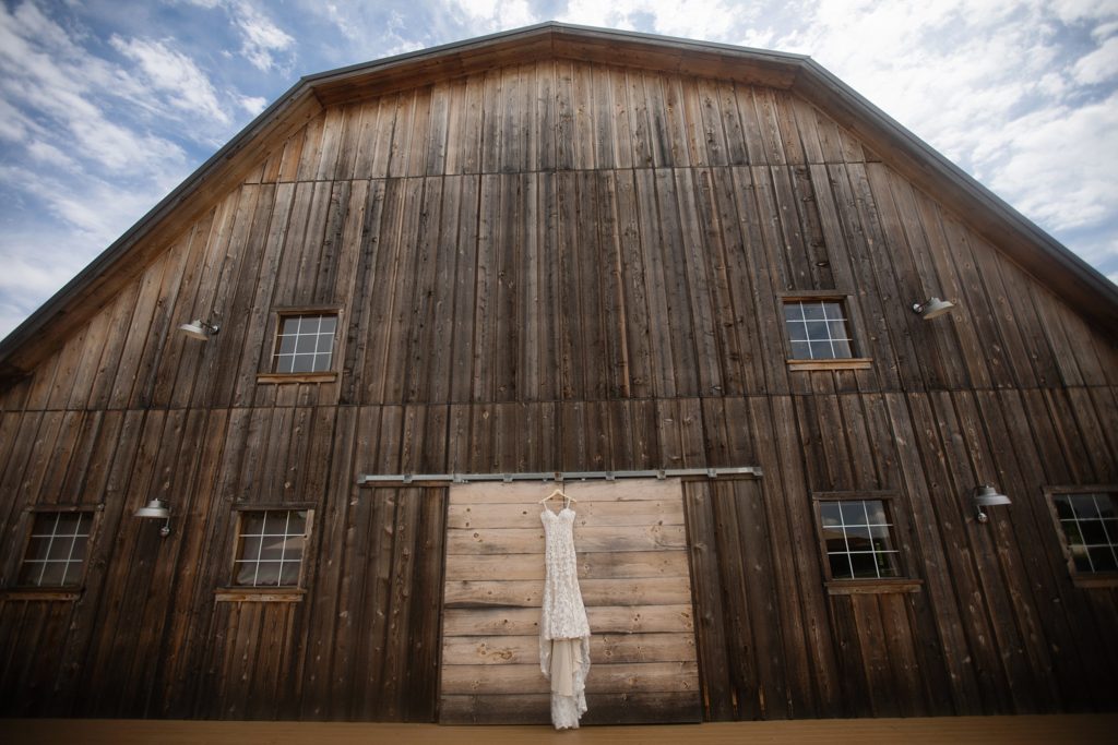 sunset ridge barn des moines iowa wedding by zts photo