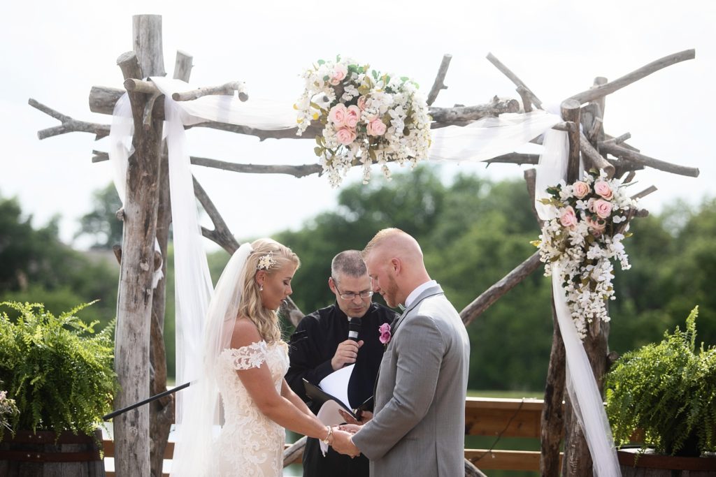 sunset ridge barn des moines iowa wedding by zts photo