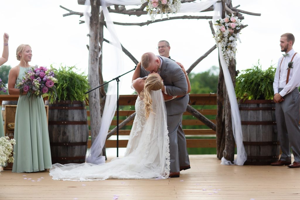 sunset ridge barn des moines iowa wedding by zts photo