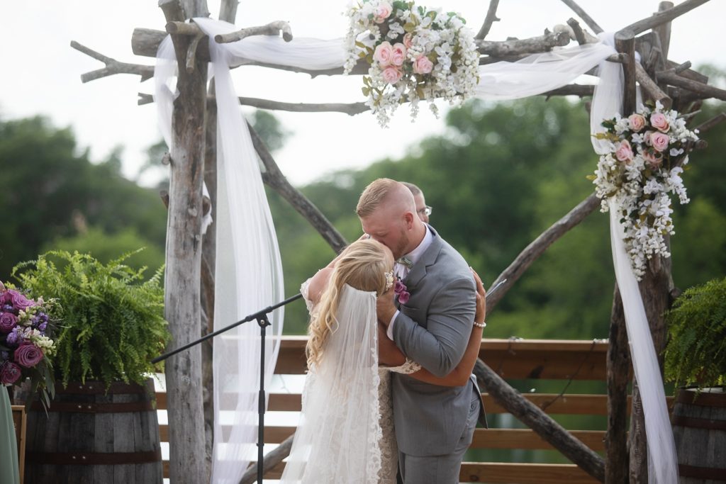 sunset ridge barn des moines iowa wedding by zts photo