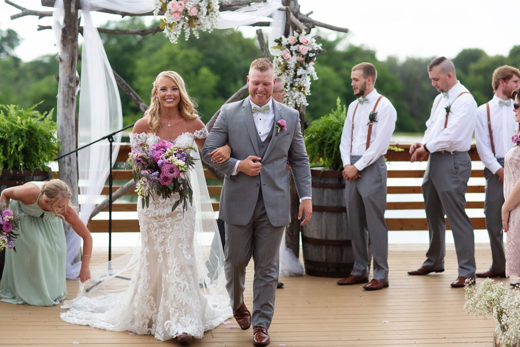 sunset ridge barn des moines iowa wedding by zts photo