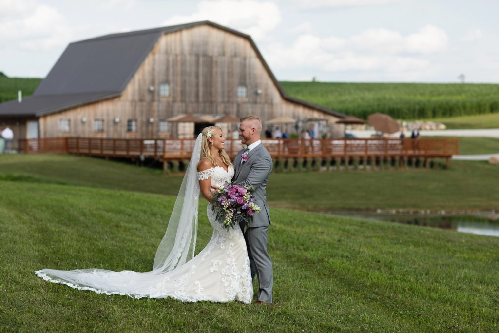 sunset ridge barn des moines iowa wedding by zts photo