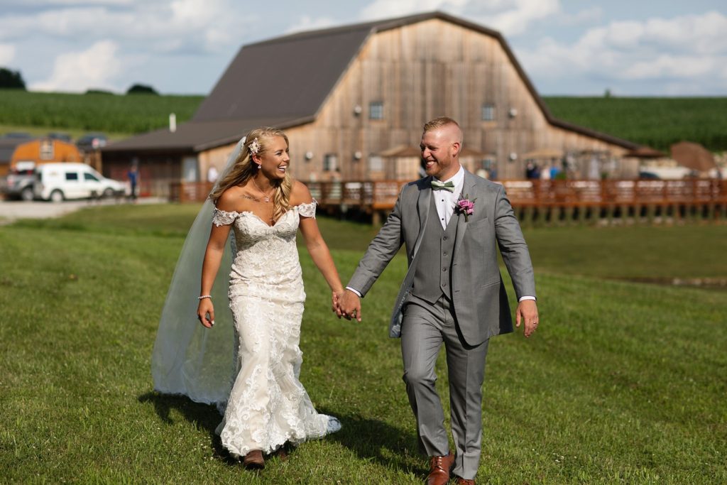 sunset ridge barn des moines iowa wedding by zts photo