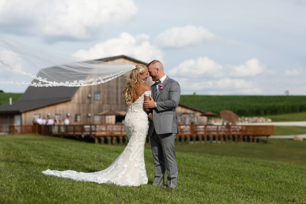 sunset ridge barn des moines iowa wedding by zts photo