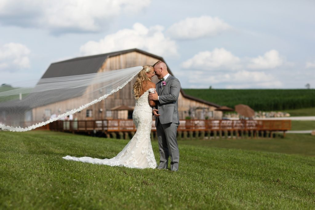 sunset ridge barn des moines iowa wedding by zts photo