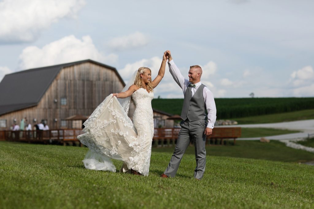 sunset ridge barn des moines iowa wedding by zts photo