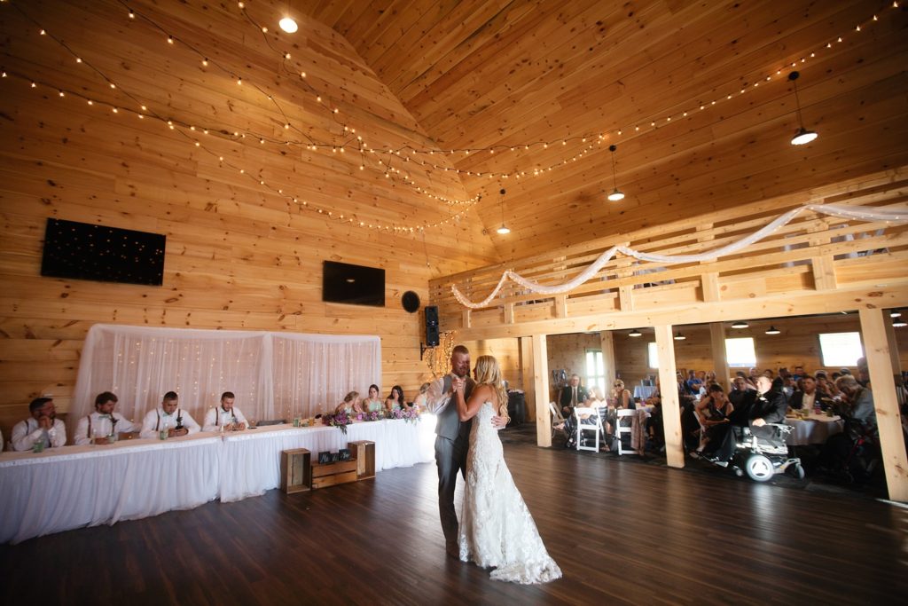 sunset ridge barn des moines iowa wedding by zts photo