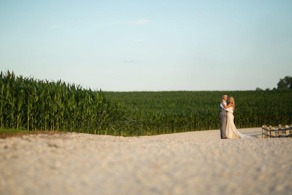 sunset ridge barn des moines iowa wedding by zts photo