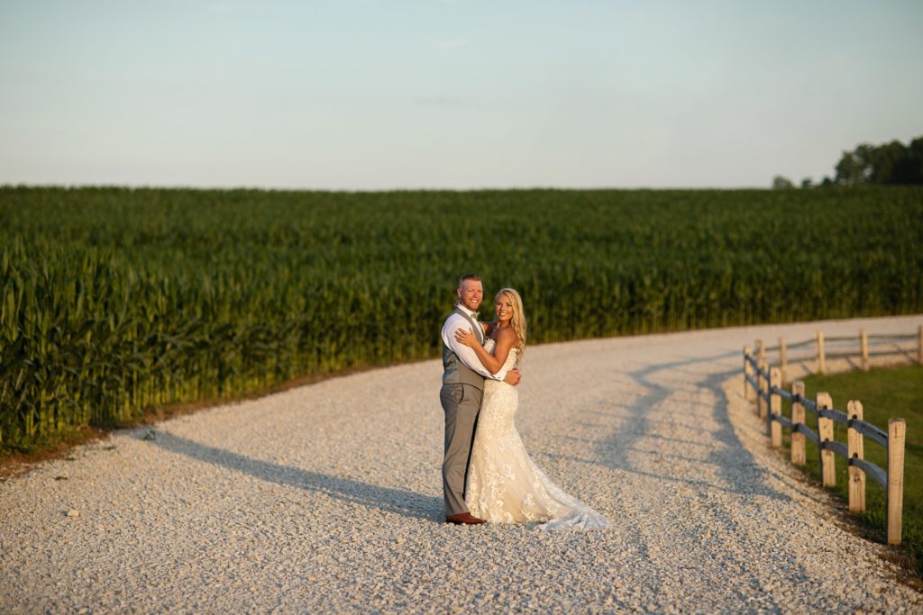 sunset ridge barn des moines iowa wedding by zts photo