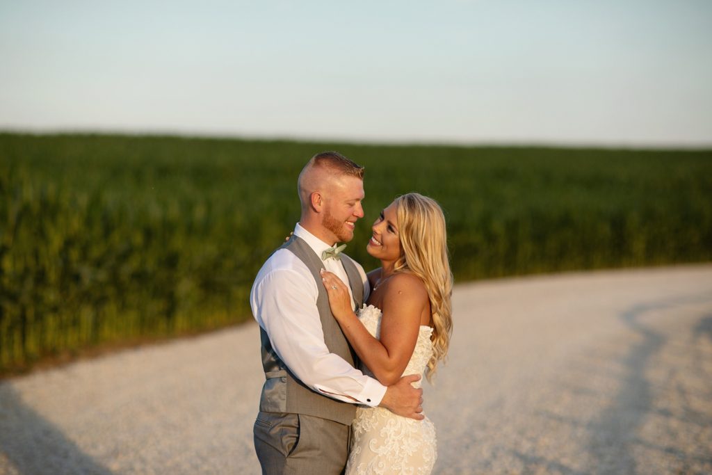 sunset ridge barn des moines iowa wedding by zts photo