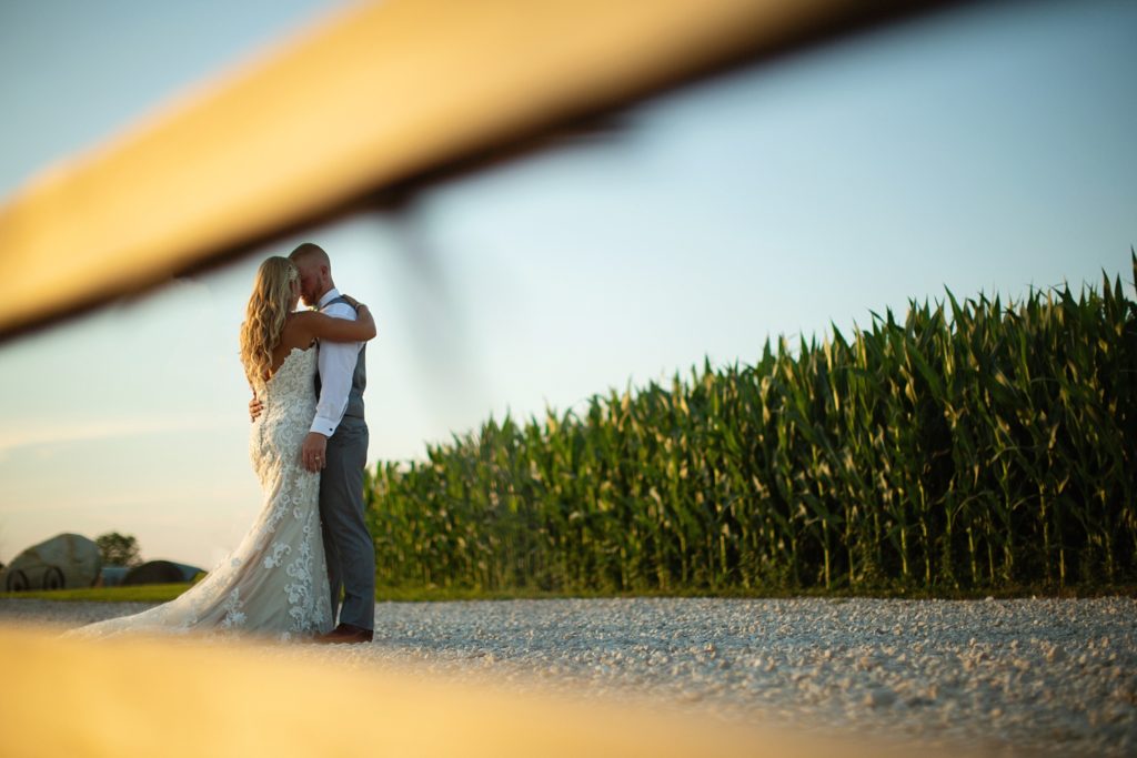 sunset ridge barn des moines iowa wedding by zts photo