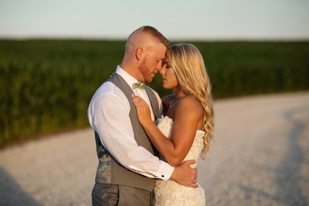 sunset ridge barn des moines iowa wedding by zts photo