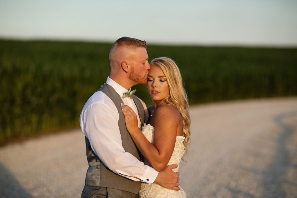 sunset ridge barn des moines iowa wedding by zts photo