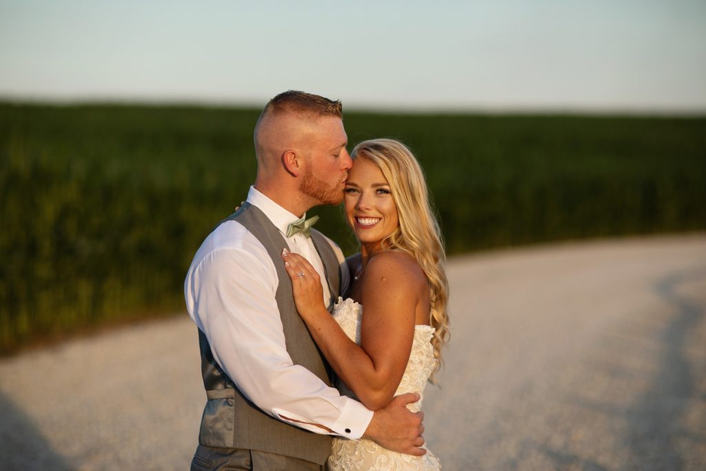 sunset ridge barn des moines iowa wedding by zts photo