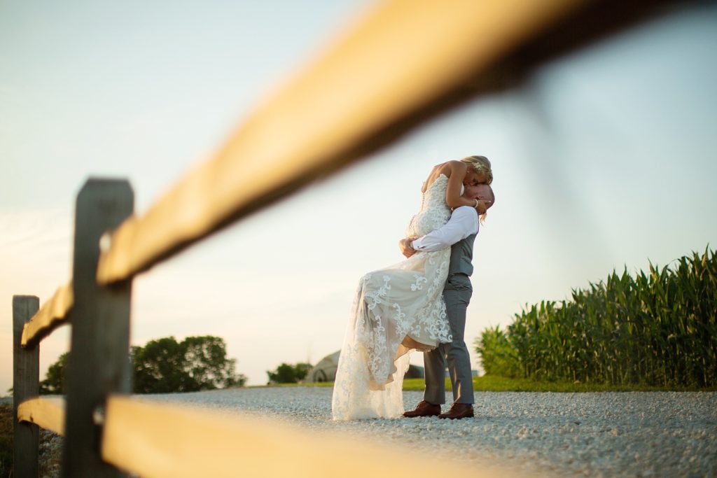 sunset ridge barn des moines iowa wedding by zts photo