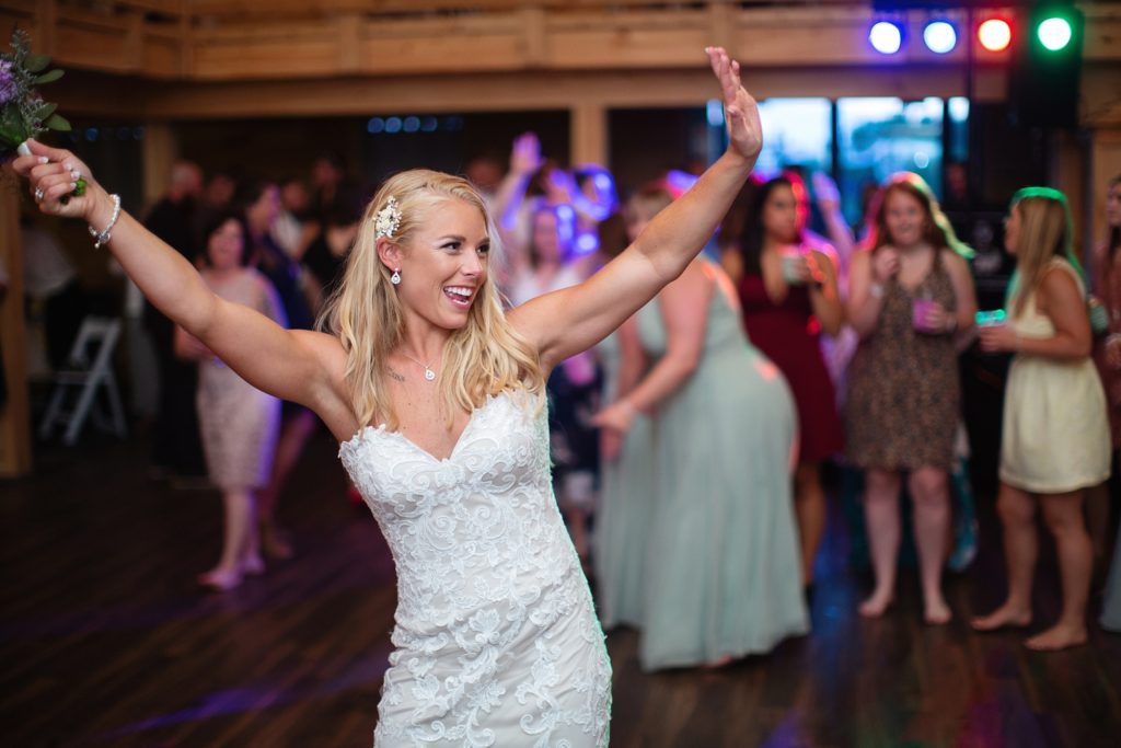 sunset ridge barn des moines iowa wedding by zts photo