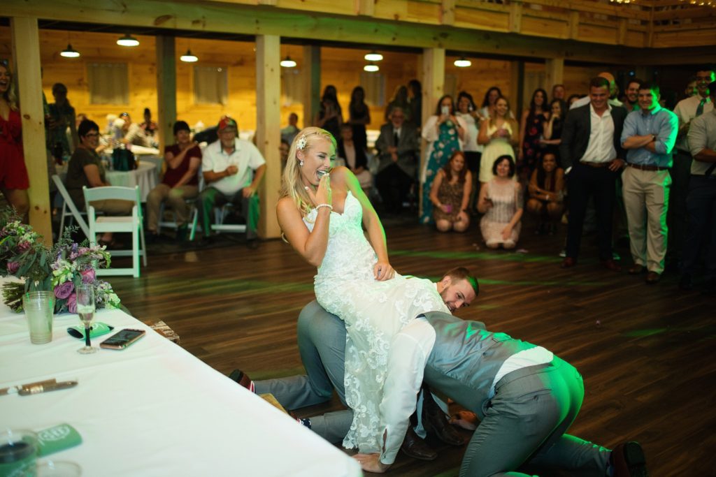 sunset ridge barn des moines iowa wedding by zts photo