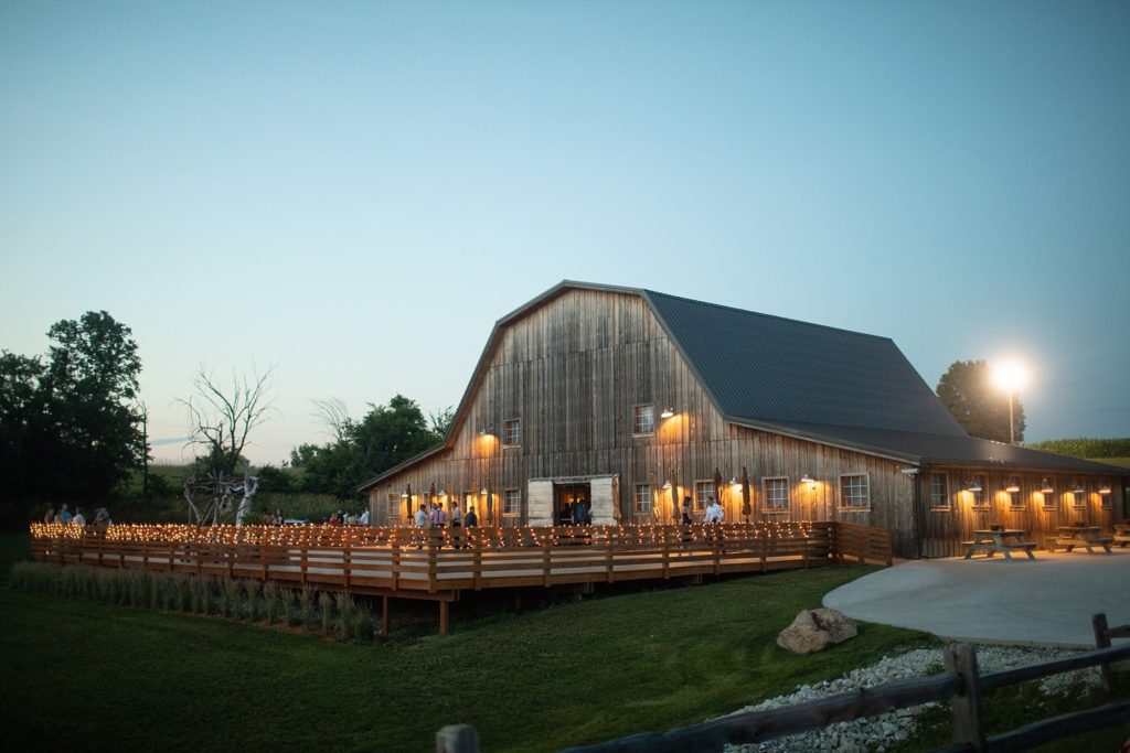 sunset ridge barn des moines iowa wedding by zts photo